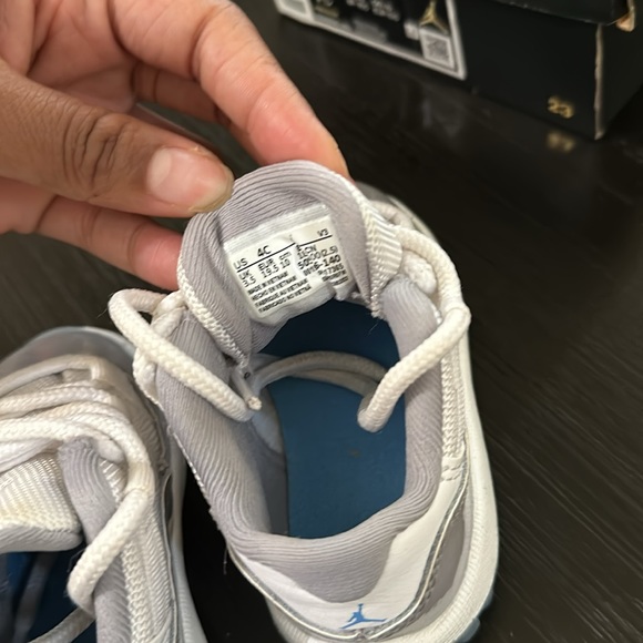 Air Jordan 11 Low Cement Grey - Picture 4 of 7